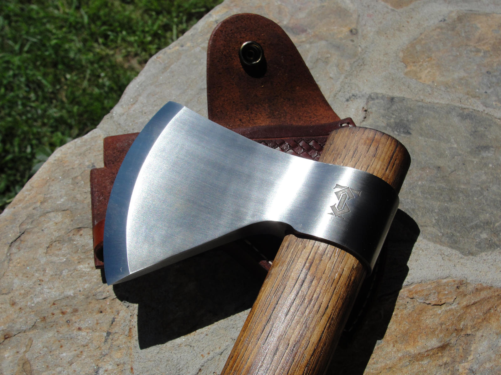 4140_tomahawk_with_leather_sheath_by_cardman_ddf1c0x-fullview.jpg