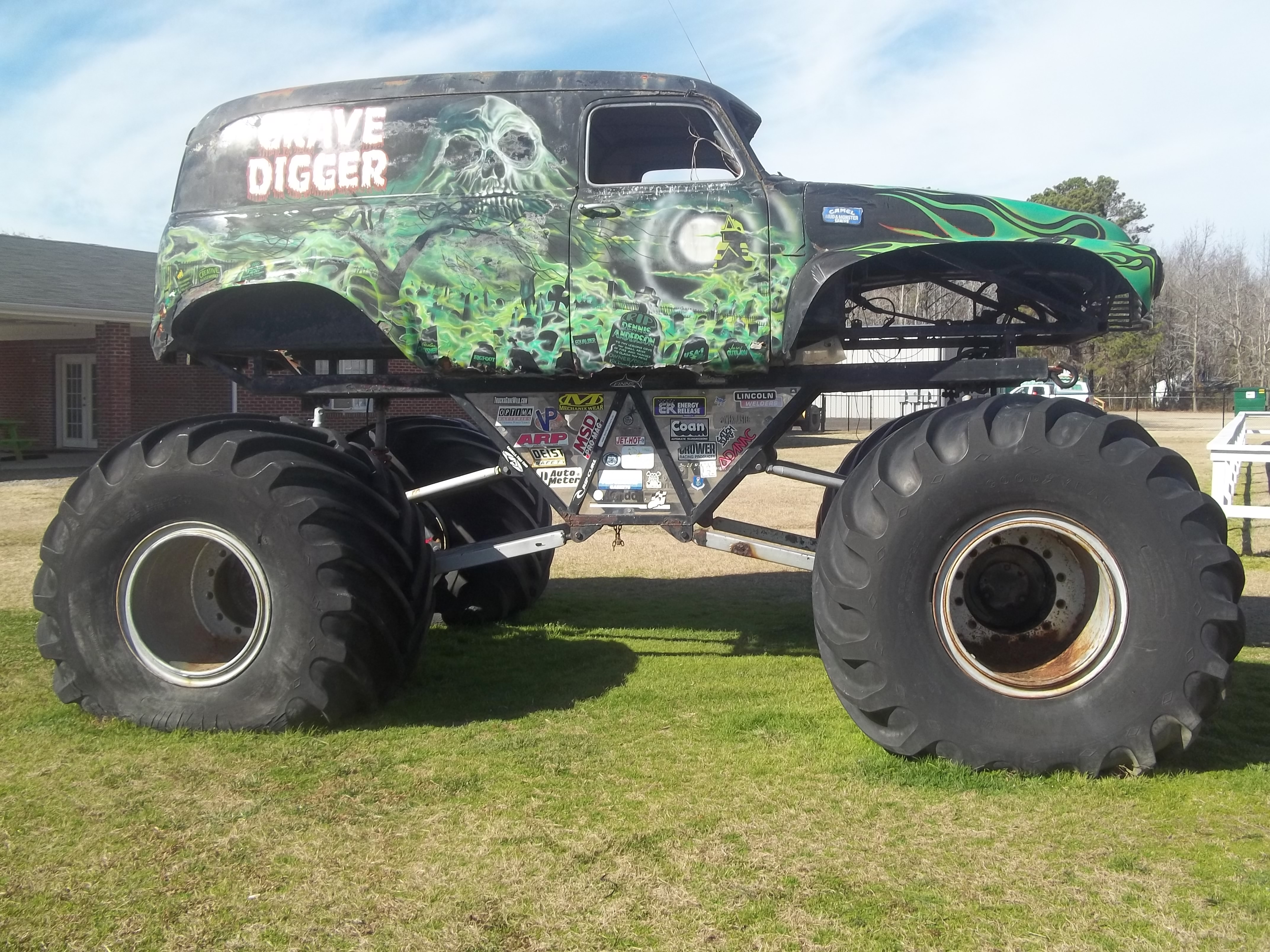 Grave Digger (Monster Truck) 2