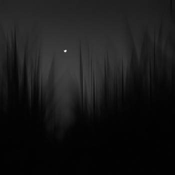 The moon. by 7Redhotz
