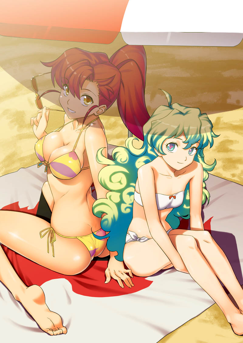 2 Girls at the beach