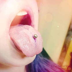  Tongue piercing