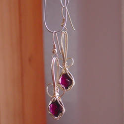 Garnet earrings in gold