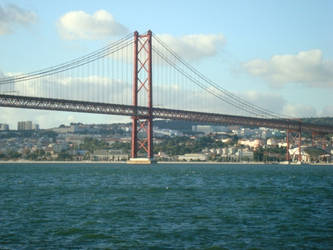 25 de Abril Bridge