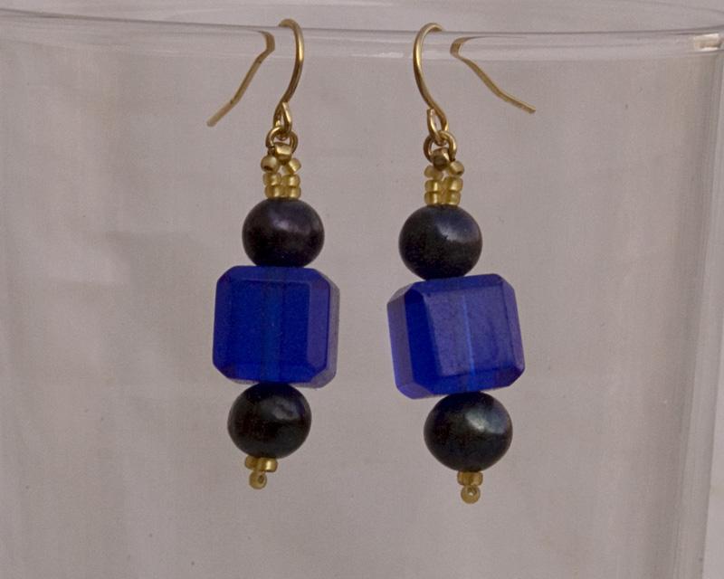 Blue cube earrings E953