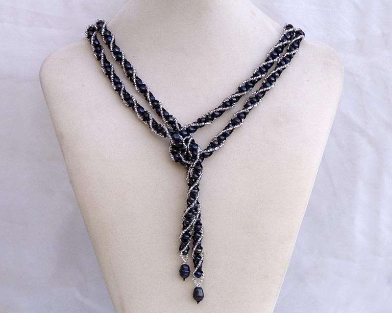 Black pearl lariat N1375