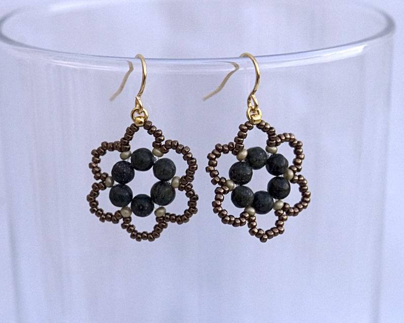 Serpentine flower earrings E964