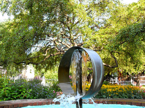 Circular Fountain Dealie