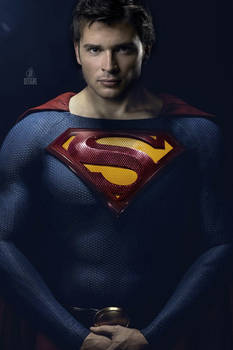 Tom Welling As Crisis Superman