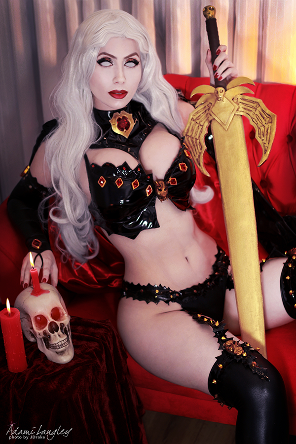 Lady Death cosplay