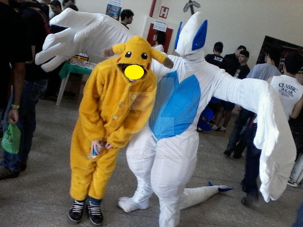 Lugia cosplay e pikachu kigurumi