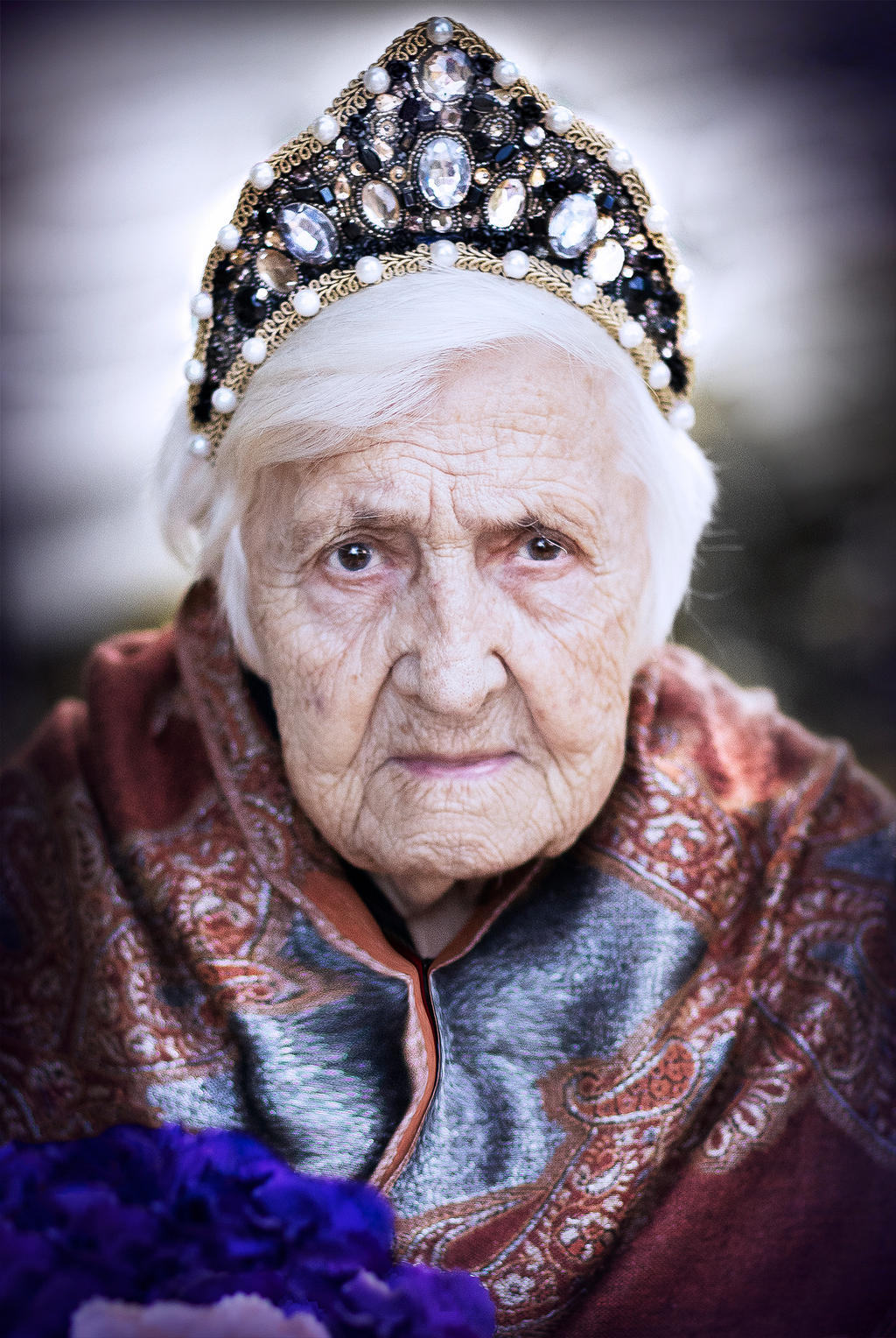 Century old Queen by curcabeata