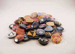 Button pile! One Inch Fandom buttons