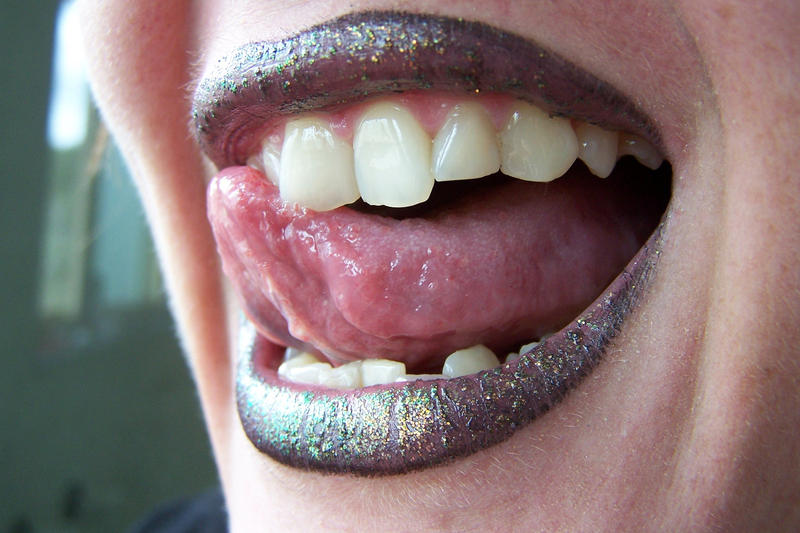 black glitter lips 03