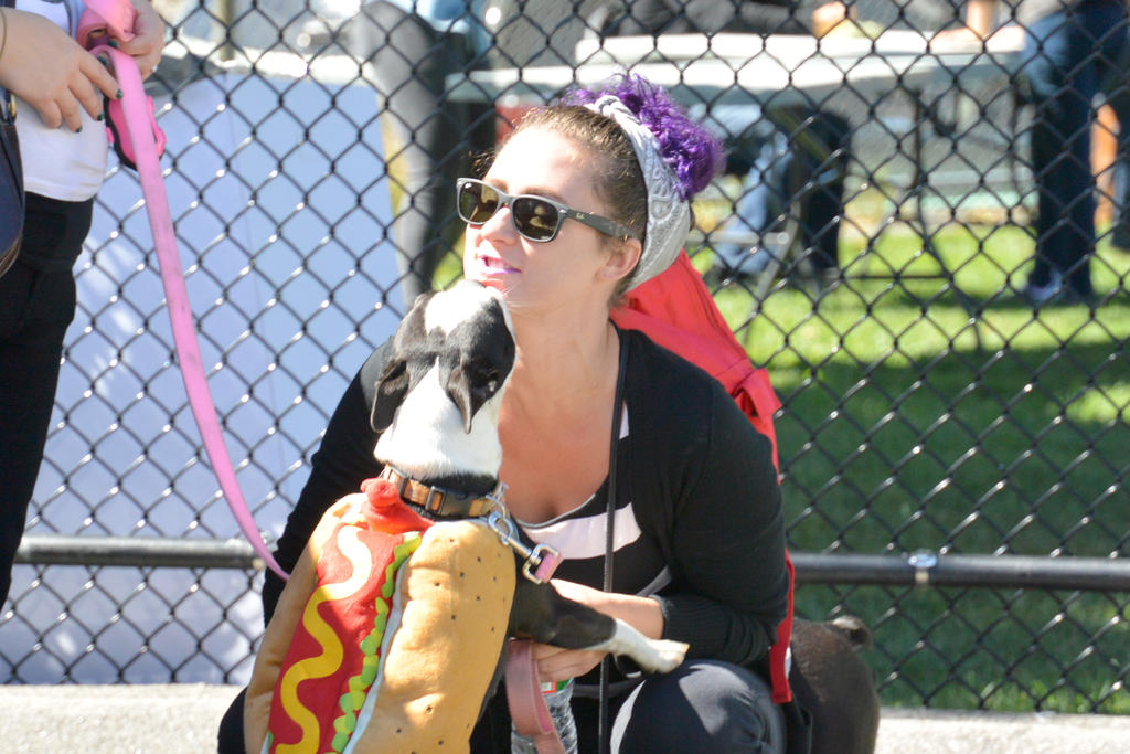 2014 Dog Festival, A Hot Dog Kiss