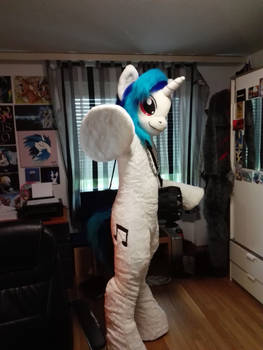 Vinyl Scratch is in the house !