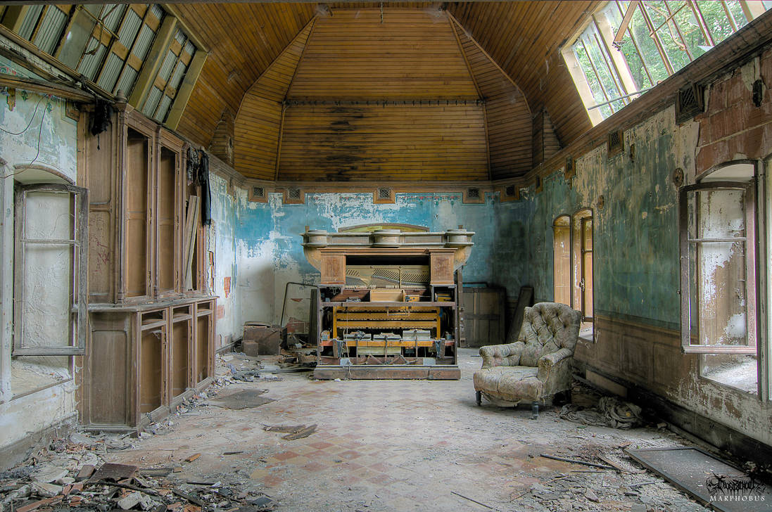 Manoir Piano 4806 by Frostschock Manoir Piano 4806 by Frostschock