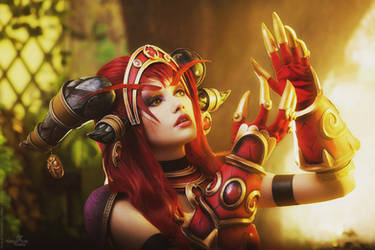 Alexstrasza cosplay - Life goes on