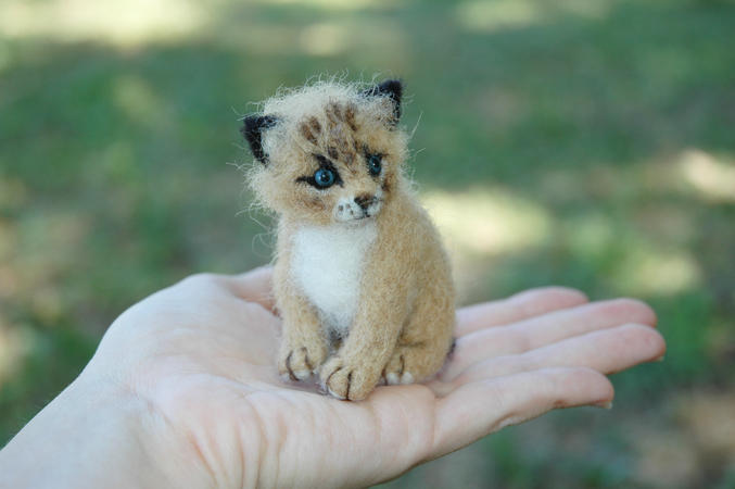 Needle felted little kitten. by Yulia Leonovich