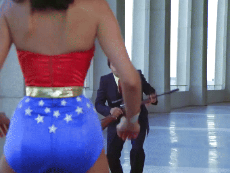 Wonder Woman easily dispatches another gunman