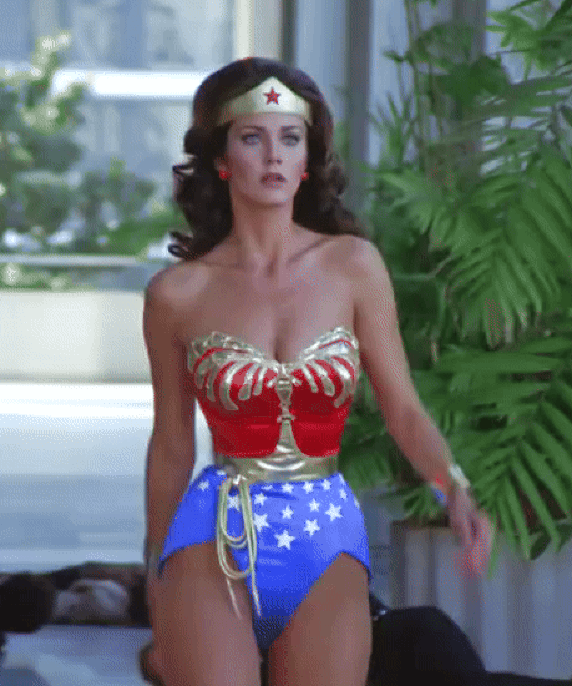 Wonder Woman looks sexy and confident