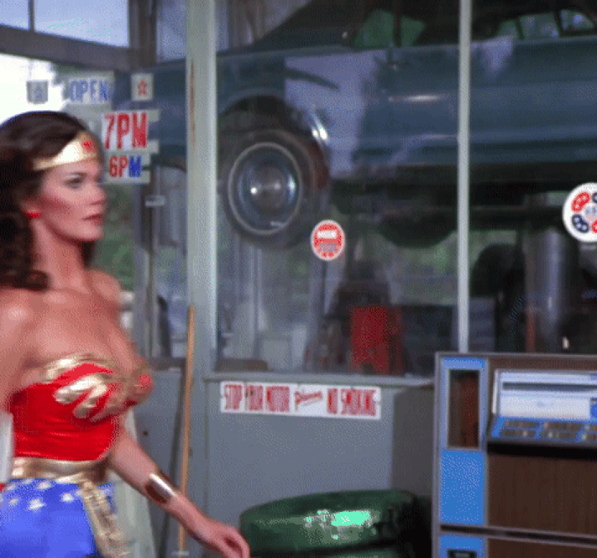 Wonder Woman turning a weapon against her attacker