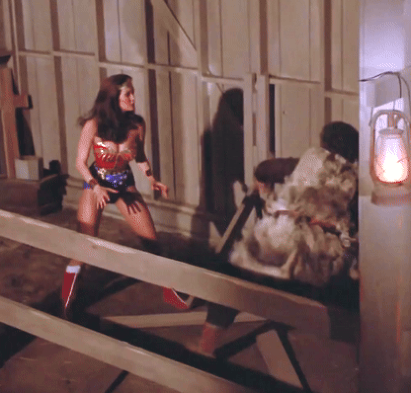 Wonder Woman fighting the alien beast man