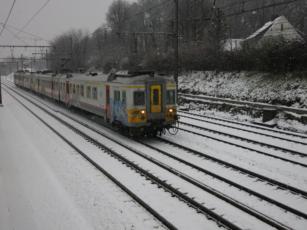 Hove 271214 EMU 73 775 + 698 in the snow