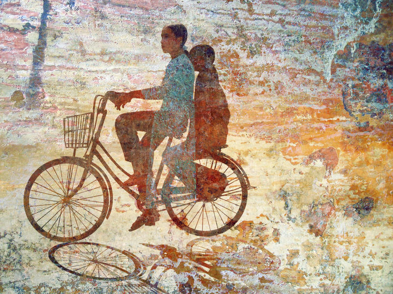 Girls on Bike, Hue