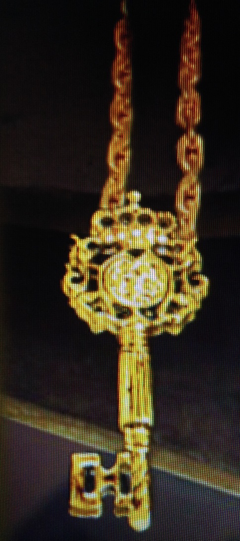 Golden crown key