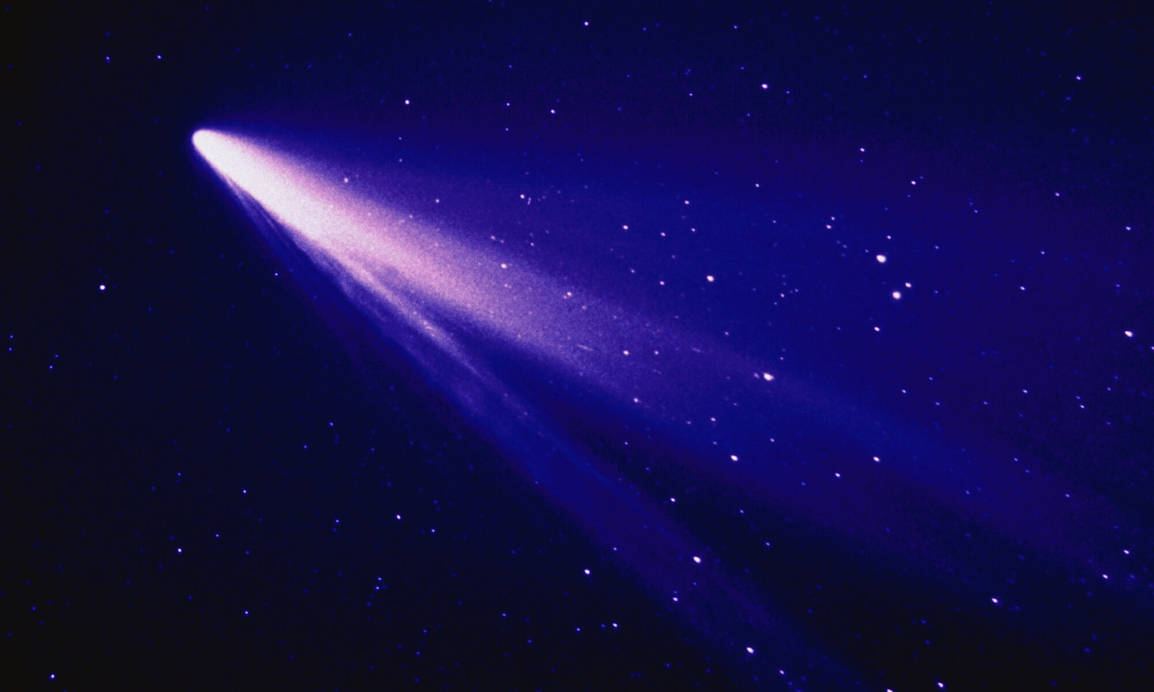 Звездное небо кометы. Комета де чезо. Хвост кометы. Звездное небо с кометой. Летящая Комета.