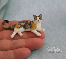 Dollhouse Miniature Cat Sculpture