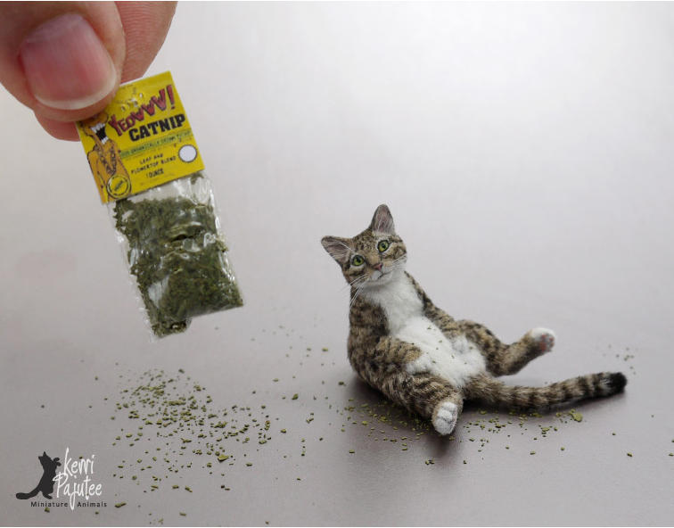 Miniature Chillin Tabby Cat sculpture by Pajutee