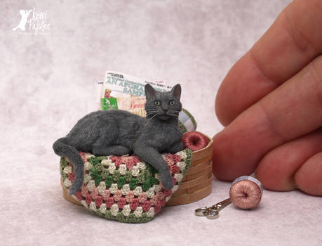 Dollhouse Miniature 1:12 Gray Cat sculpture
