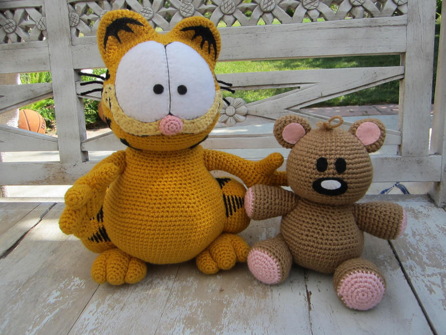 Crocheted Garfield and Pooky