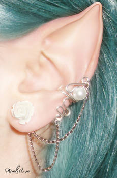 Ear Cuff with white pearl and flower