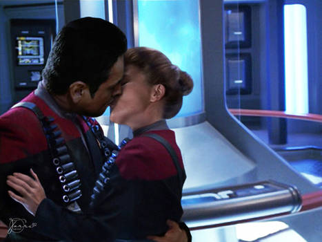 Star Trek Voyager - Shattered - JC kiss fix (3)