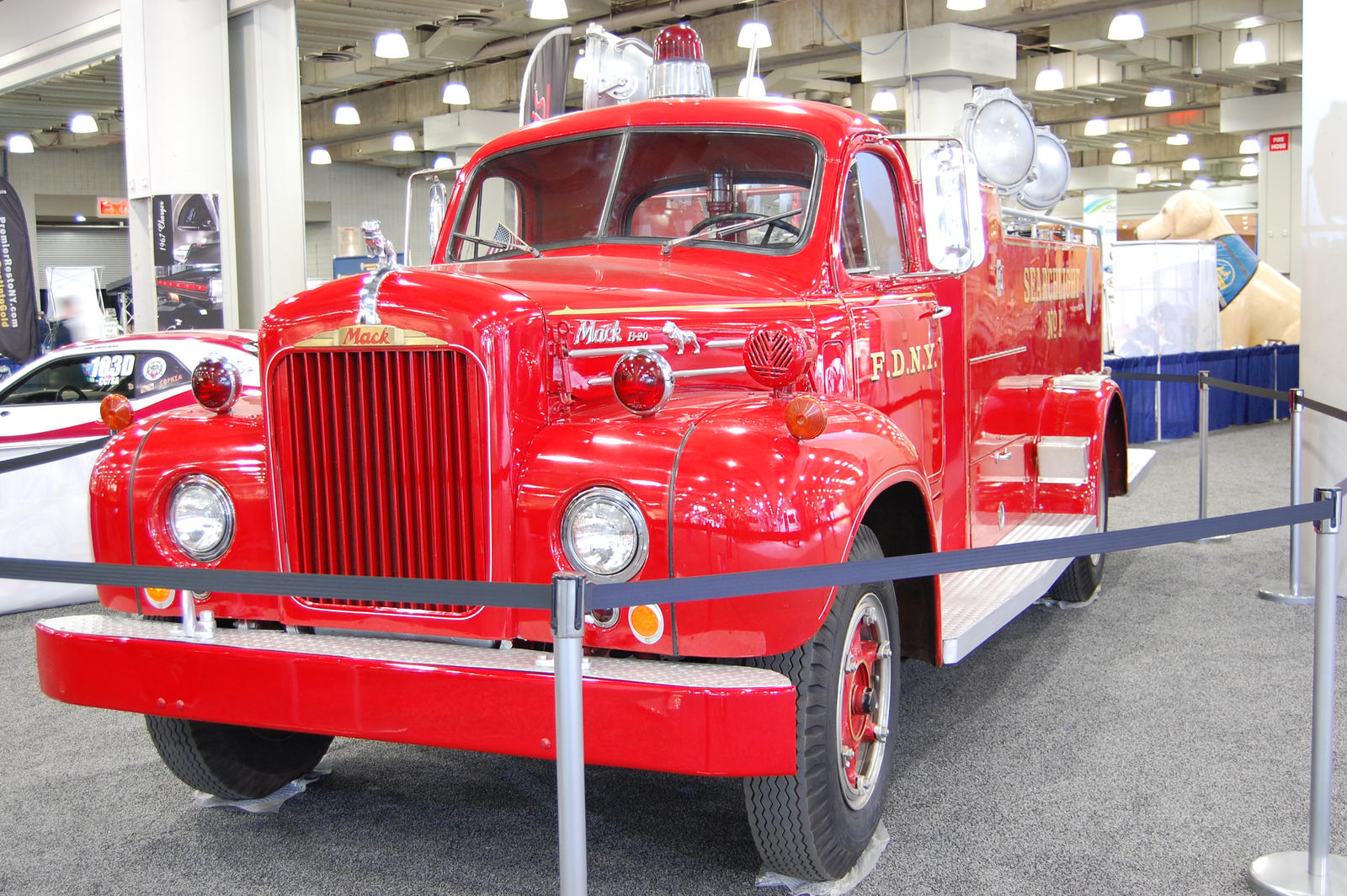 1959 MACK B-20 FDNY Searchlight Truck (I)