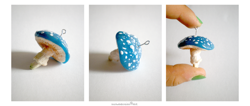 Charm: blue toadstool