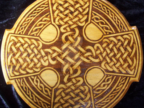 Pyrography round celtic cross