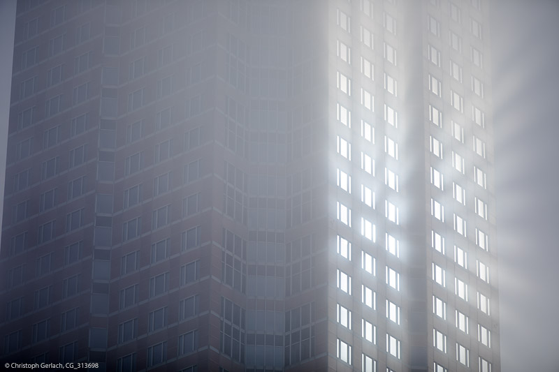 Messeturm Frankfurt (weather phenomenom, detail)