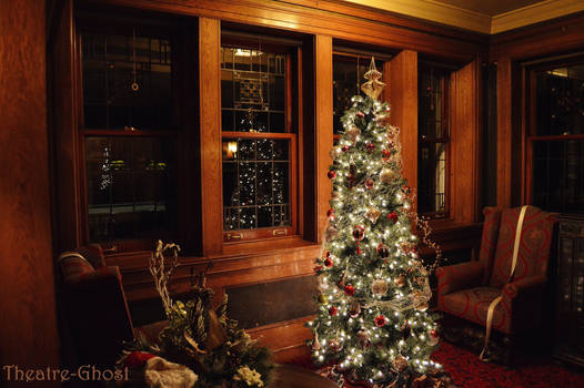 Glensheen Mansion at Christmas