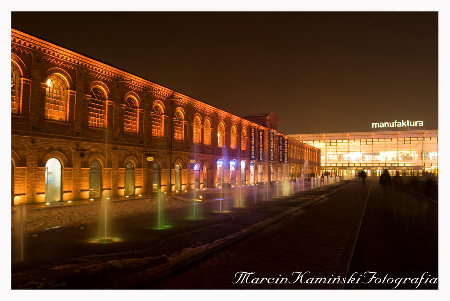 Manufaktura by night