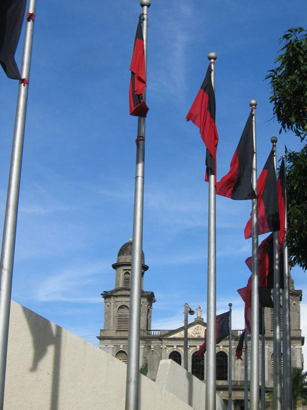 Las banderas rojinegras by mejia on DeviantArt