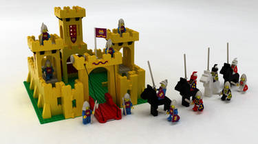 LEGO 375 - Yellow Castle