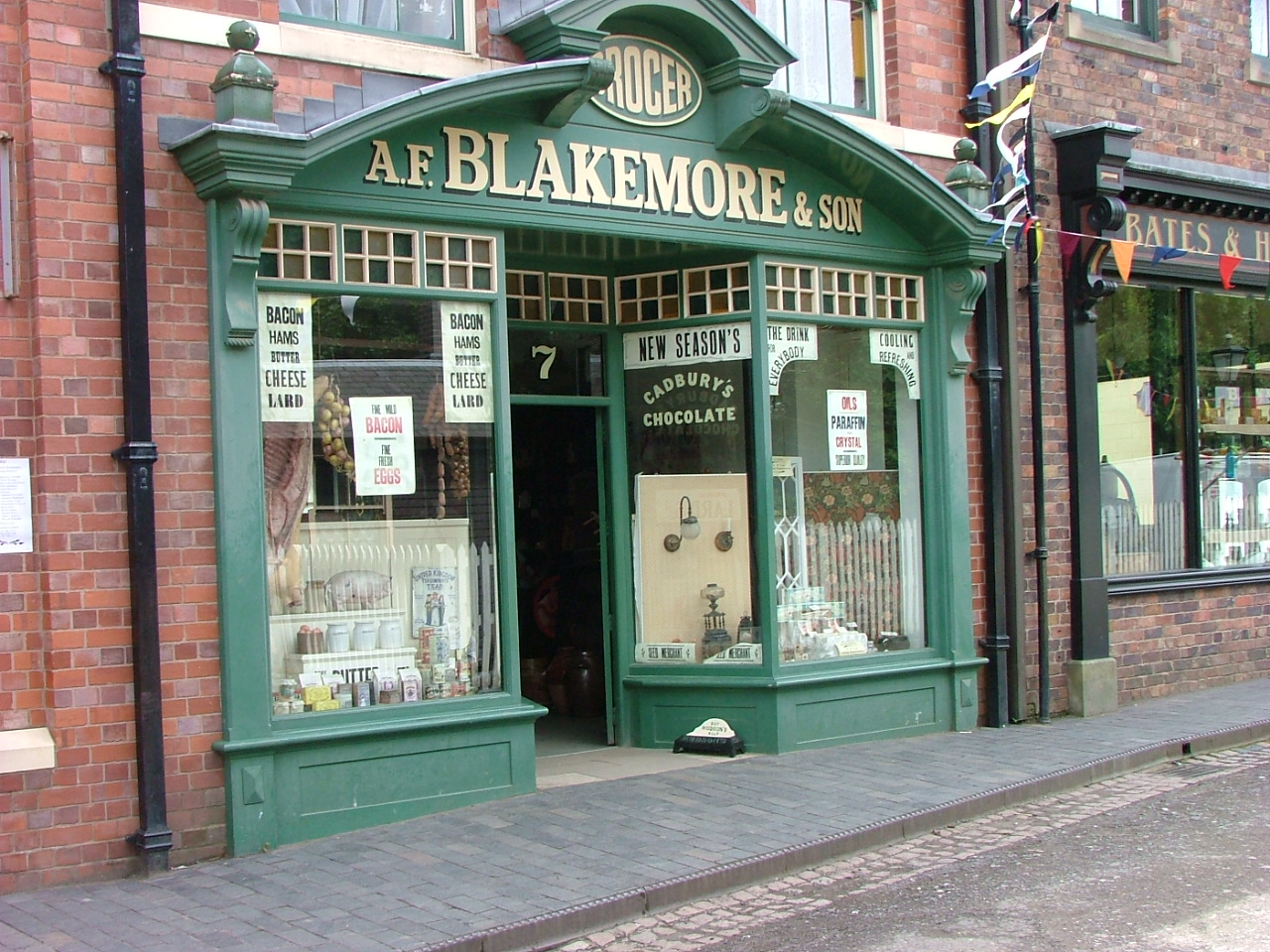 VICTORIAN GROCER SHOP