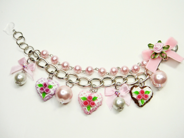 Heart Cake Pearl Bracelet