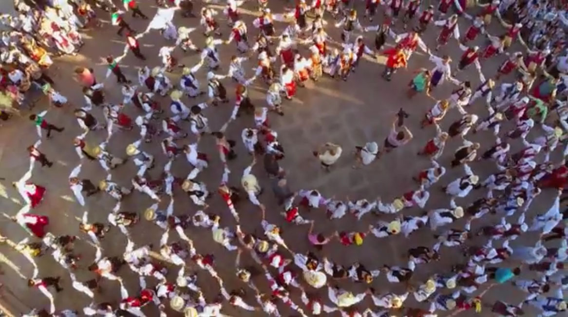 Artist Using Round People People making a circle by kimmychuc on DeviantArt