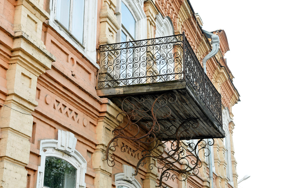 Mansion in Miass balcony detail 1