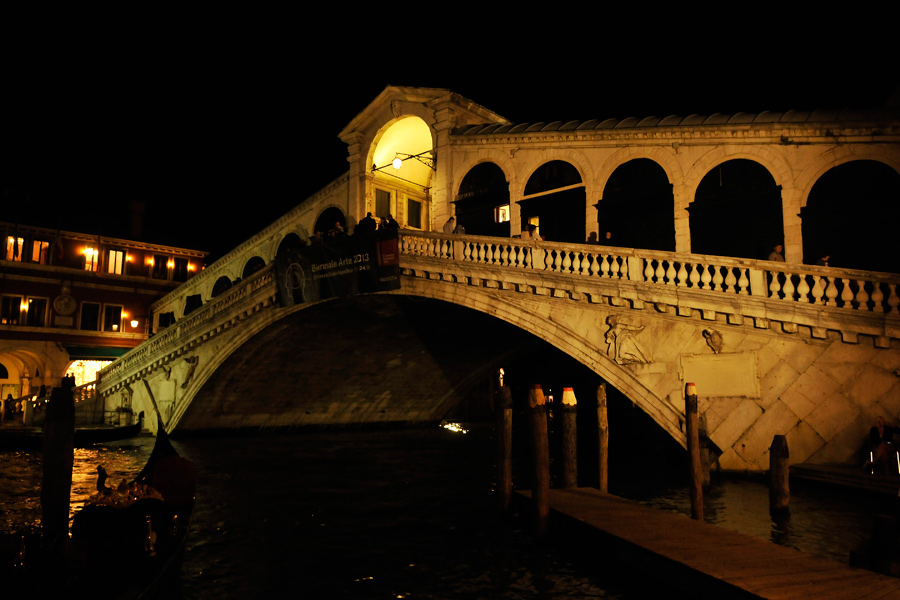 Rialto by night 1