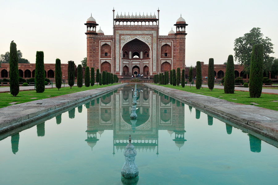 Taj entrance reflected 1